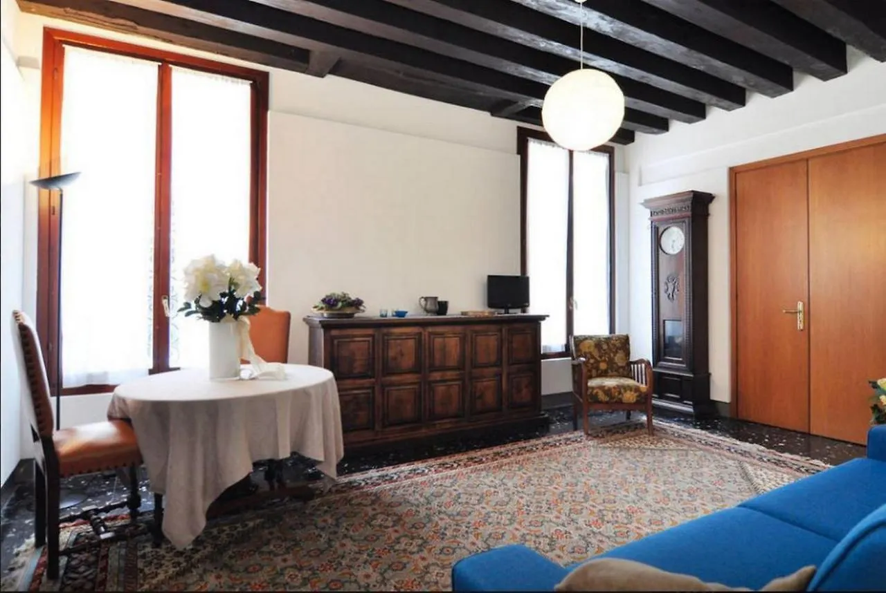 Appartamento In Palazzo Storico A Venezia Centro Italy
